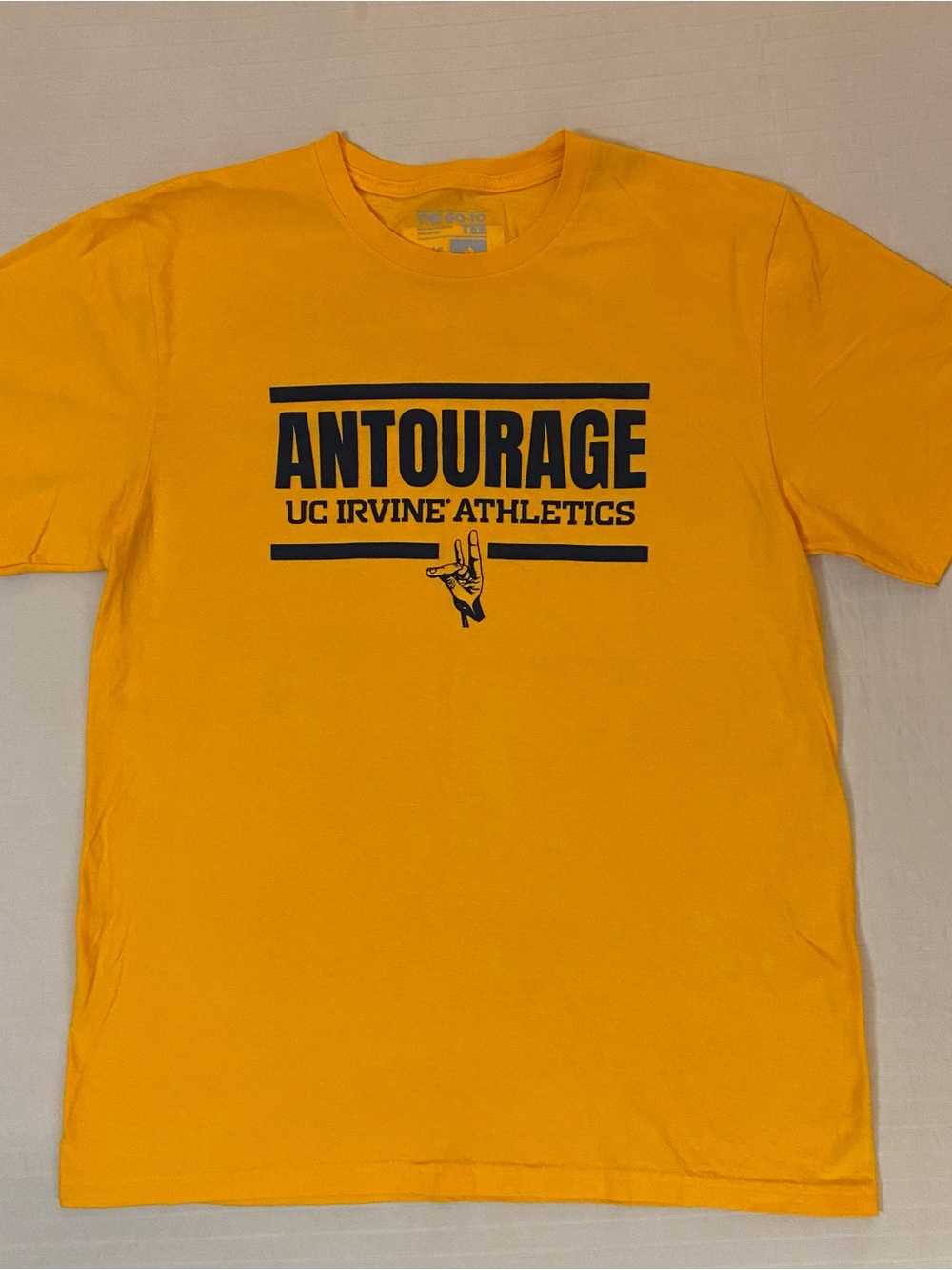 Antourage UC Irvine Athletics Gold Adidas Graphic Tee sz L Anteaters